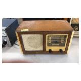 GILFILLAN WOODEN TABLE RADIO