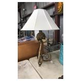 DECORATIVE GOLD TONE METAL TABLE LAMP