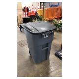 TRASH CAN ON WHEELS WITH LID
