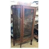 OAK & CURVED GLASS ANTIQUE CHINA CABINET W. SHELVE