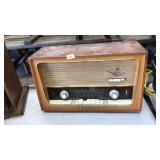 VNTG. GRUNDIG 2066 TUBE RADIO, GERMANY