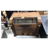 RCA VICTOR SHORT WAVE STANDARD BROADCAST RADIO