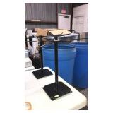 2 DISPLAY STANDS