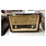 VNTG. GRUNDIG-MAJESTIC TUBE RADIO