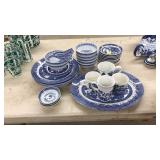 SET OF BLUE & WHITE CHINA: ASST. PATTERNS