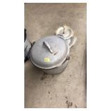 ALUMINUM COOK POT & ELEVATED TRAY
