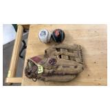 VNTG. BASEBALL GLOVE & 2 CAL RIPKIN BALLS