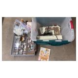 758 SINGER SEWING MACHINE W/ACCESSORIES