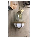 BRASS WALL MOUNTED LIGHT FIXTURE