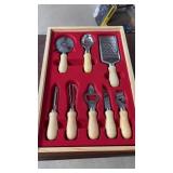 8 PC STAINLESS STEEL KITCHEN SET