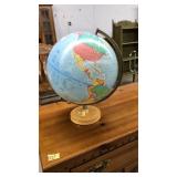 LIGHTED GLOBE