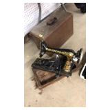 VNTG. SINGER SEWING MACHINE