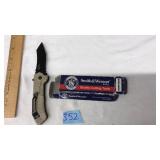 SMITH & WESSON MILITARY AND POLICE FOLDING KNIFE