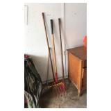 LOT OF ASST. HAND TOOLS: RAKES, HOE, ETC