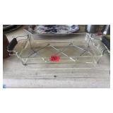 PYREX CASSEROLE DISH W/ EXPANDABLE SERVING TRIVET