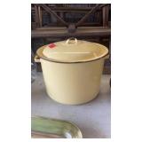 VINTAGE LRG YELLOW ENAMELWARE STOCK POT