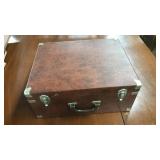 VNTG. SUITCASE