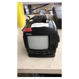 WINDSOR 5' B&W TV WITH AM/FM RADIO