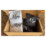 BLACK & WHITE WEDDING CORNHOLE BAGS: MR & MRS