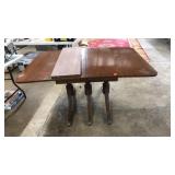 MAHOGANY DROP LEAF DINING TABLE W/LEAF & PADS