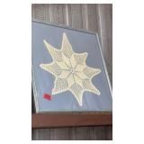 VNTG. CROCHET DOILIE IN FRAME