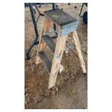 2FT FOLDING WOOD STEP LADDER