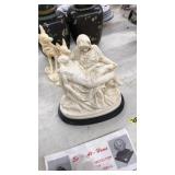 A SANTINI SCULPTURE CLASSIC FIGURINE PIETA DI MICH