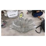 LRG VINTAGE FEATHER FERN GLASS BASKET