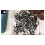 ONEIDACRAFT DELUXE STAINLESS FLATWARE SET