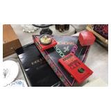 VINTAGE BOARD GAMES & ACCESSORIES