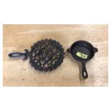 CAST IRON MINI SKILLET & TRIVET