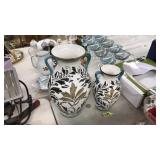 GLOBAL VIEWS 2 VASE SET