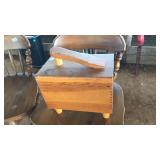 SHOE POLISHER W/CONTENTS