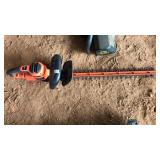 BLACK AND DECKER HEDGE TRIMMER
