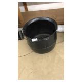 VNTG. CAST IRON CAULDRON WITH HANDLE