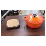 LE CREUSET CAST IRON SIGNATURE ROUND DUTCH OVEN