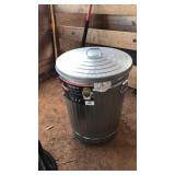BEHRENS METAL TRASH CAN WITH LID