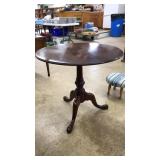 STATTON FURNITURE TILT TOP SIDE TABLE