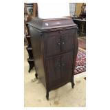 MAHOGANY CASE VICTROLA PLAYER