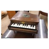 VINTAGE YOUTH GRAND PIANO