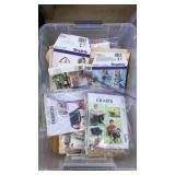 TOTE WITH ASST QUILT & SEWING PATTERNS