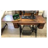 SINGER TREDDLE SEWING MACHINE