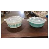 2 VINTAGE PYREX CASSEROLE DISHES W/ LIDS