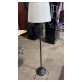 BLACK FLOOR LAMP