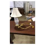 VNTG. PORCELAIN TABLE LAMP