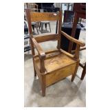OAK ARM CHAIR W/ UNDERSTORAGE