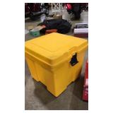 RUBBERMAID PLASTIC STORAGE TOTE W/ LID