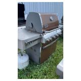 WEBER SUMMIT GRILL WITH PROPANE TANK