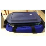 PYREX 13X9' CASSEROLE DISH W COVER & INSULATED BAG