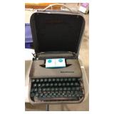 METAL CASE SC TYPEWRITER